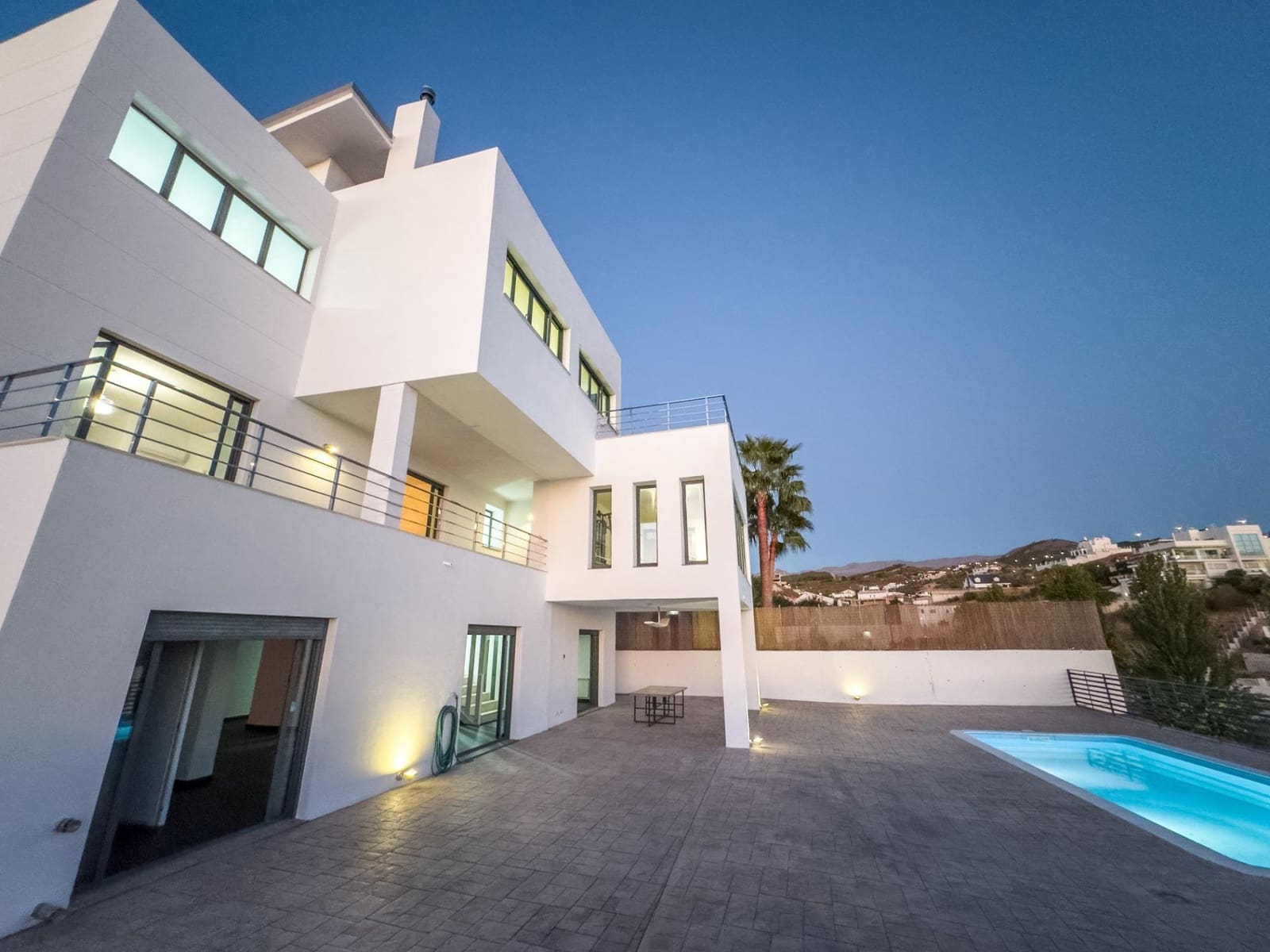 5 soverom Villa til salgs i La Zubia med svømmebasseng garasje - € 799 000 (Ref: 9584466)