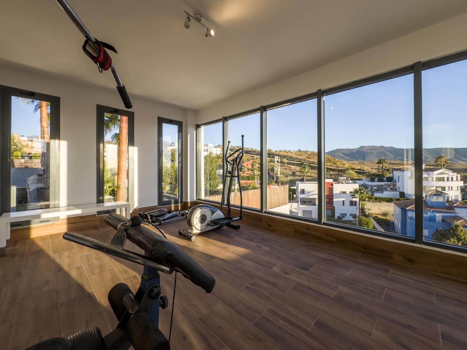 5 soverom Villa til salgs i La Zubia med svømmebasseng garasje - € 799 000 (Ref: 9584466)