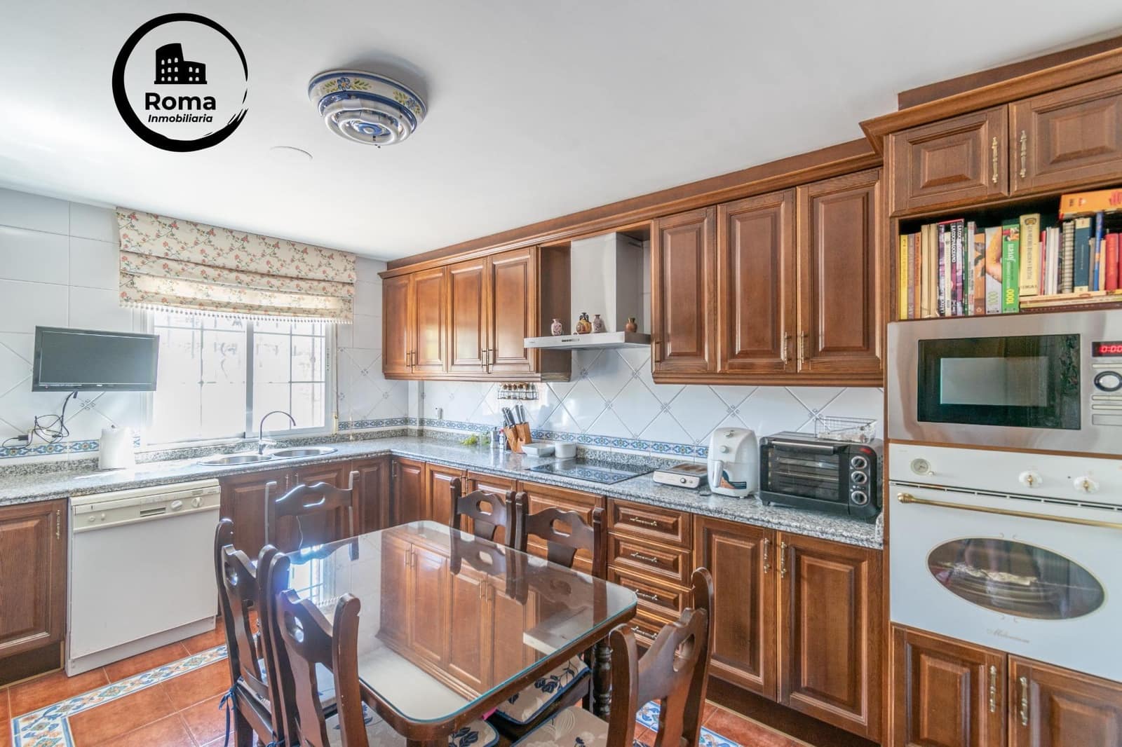 Chalet de 4 habitaciones en La Zubia en venta con piscina garaje - 395.000 € (Ref: 9584469)