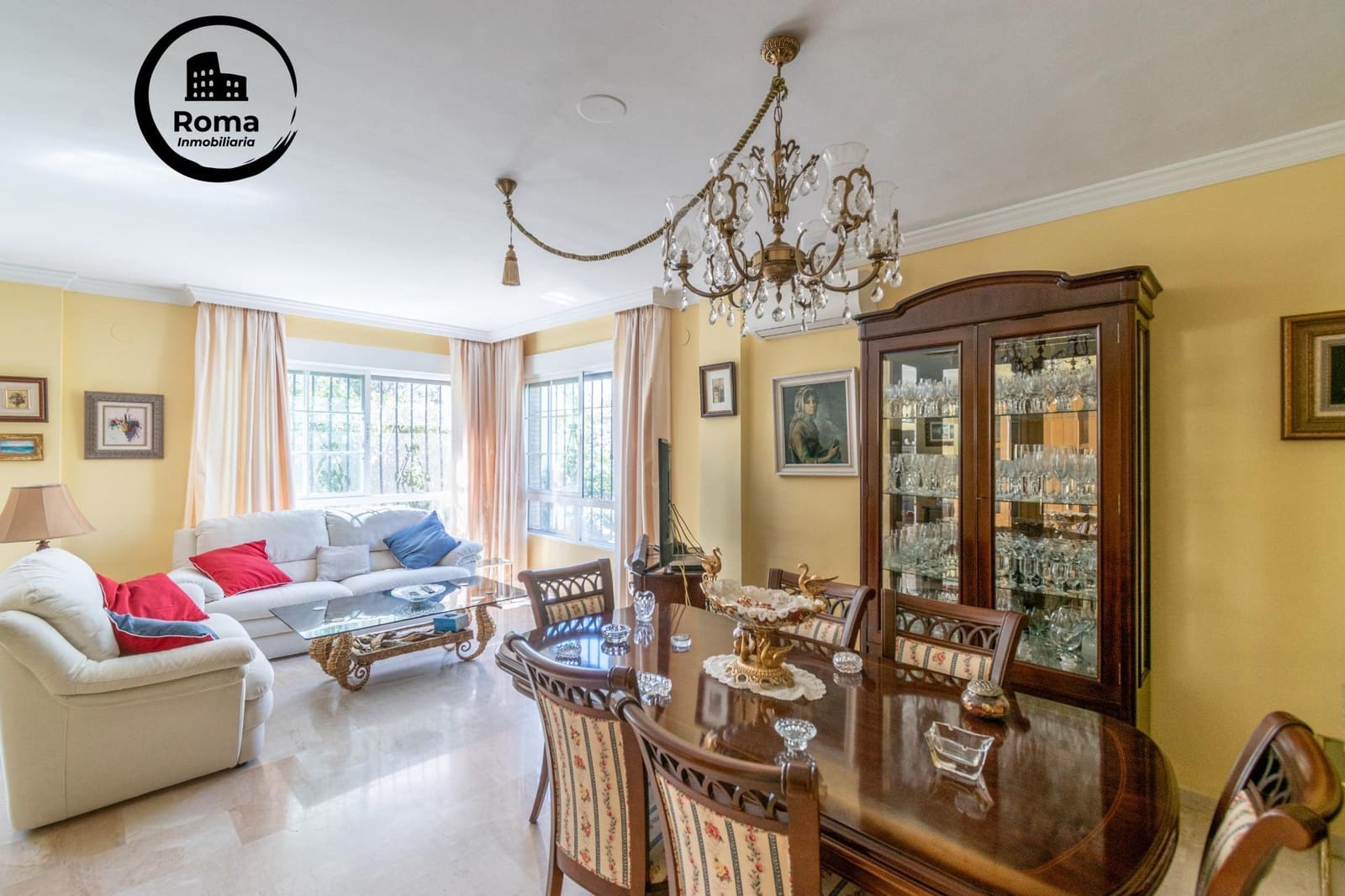 Chalet de 4 habitaciones en La Zubia en venta con piscina garaje - 395.000 € (Ref: 9584469)