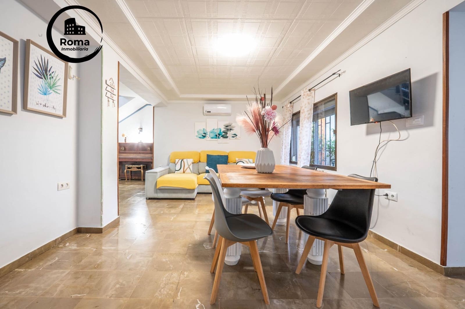 4 soveværelse Semi-Rækkehus til salg i Huetor Vega med swimmingpool - € 315.000 (Ref: 9584499)