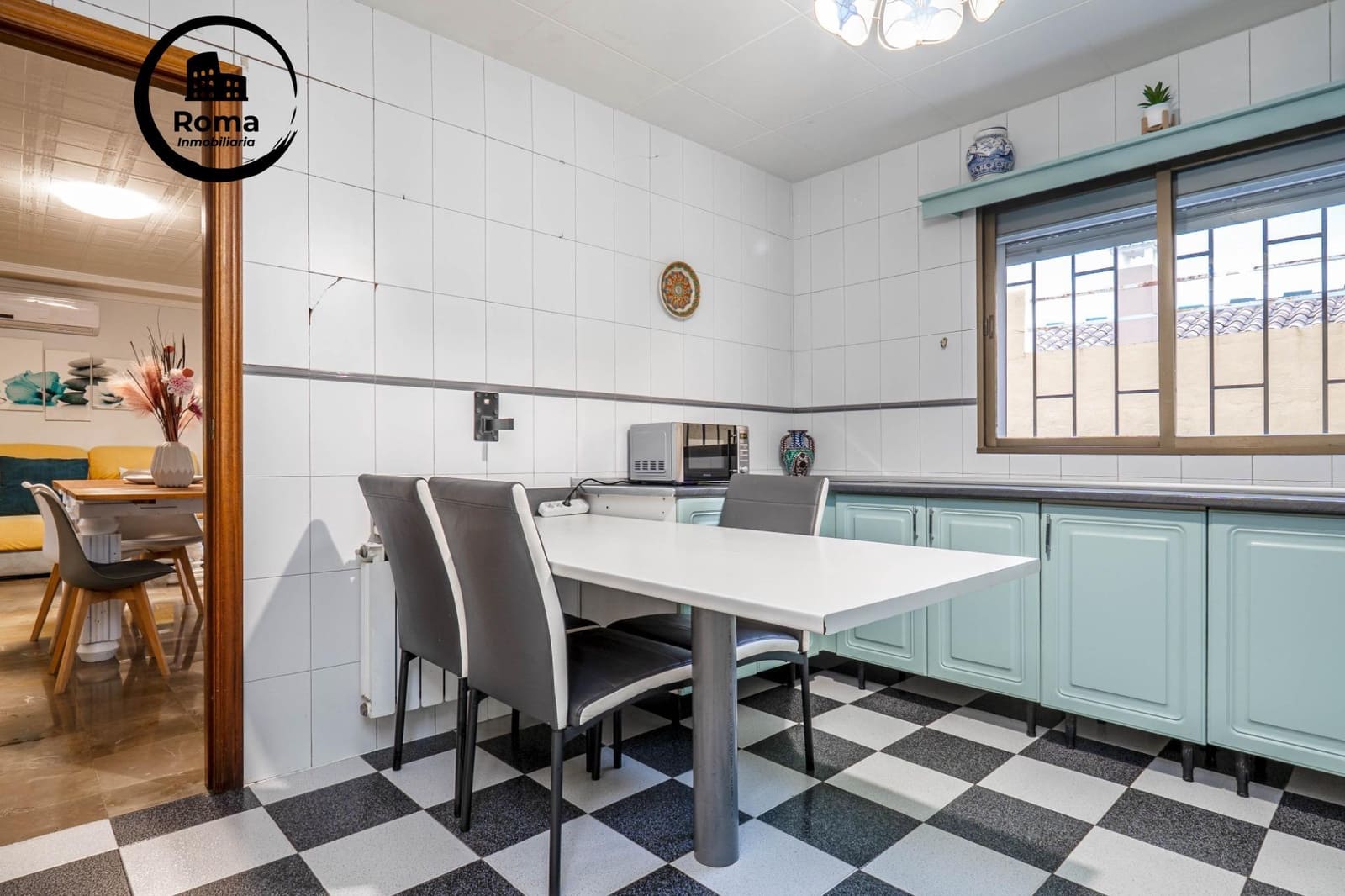 4 soveværelse Semi-Rækkehus til salg i Huetor Vega med swimmingpool - € 315.000 (Ref: 9584499)