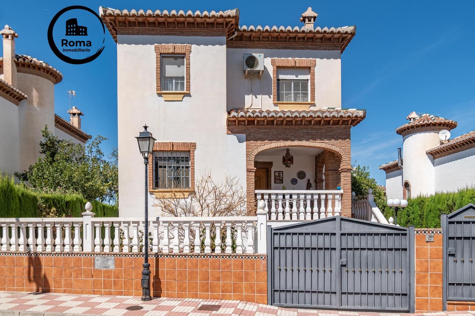 4 soveværelse Villa til salg i La Zubia med swimmingpool garage - € 380.000 (Ref: 9586662)