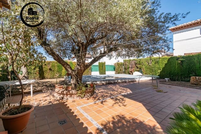 4 soveværelse Villa til salg i La Zubia med swimmingpool garage - € 380.000 (Ref: 9586662)