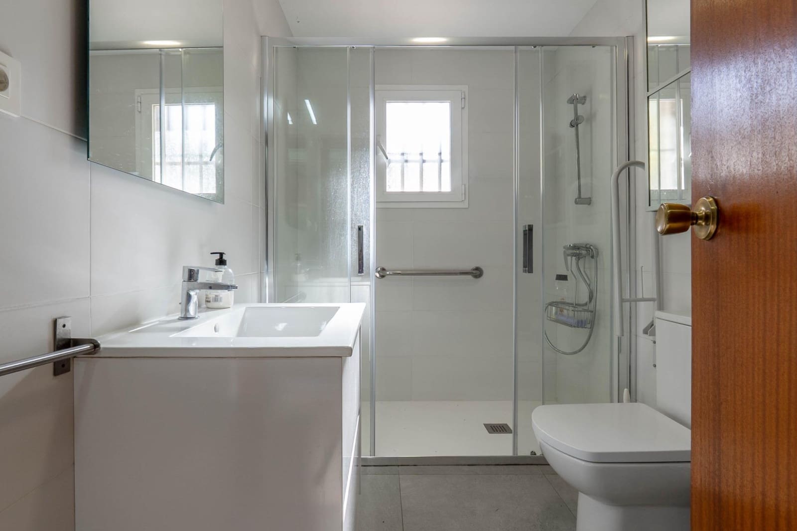 4 makuuhuone Huvila myytävänä paikassa Ogijares mukana uima-altaan 
autotalli - 449 000 € (Ref: 9586663)