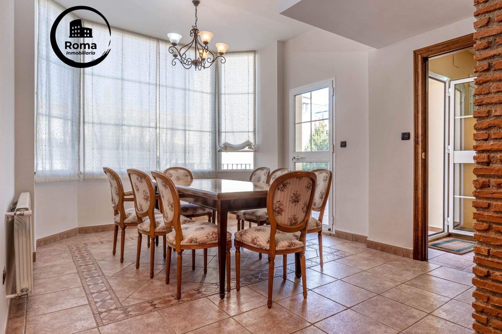 5 bedroom Villa for sale in Santa Fe with pool garage - € 490,000 (Ref: 9586664)