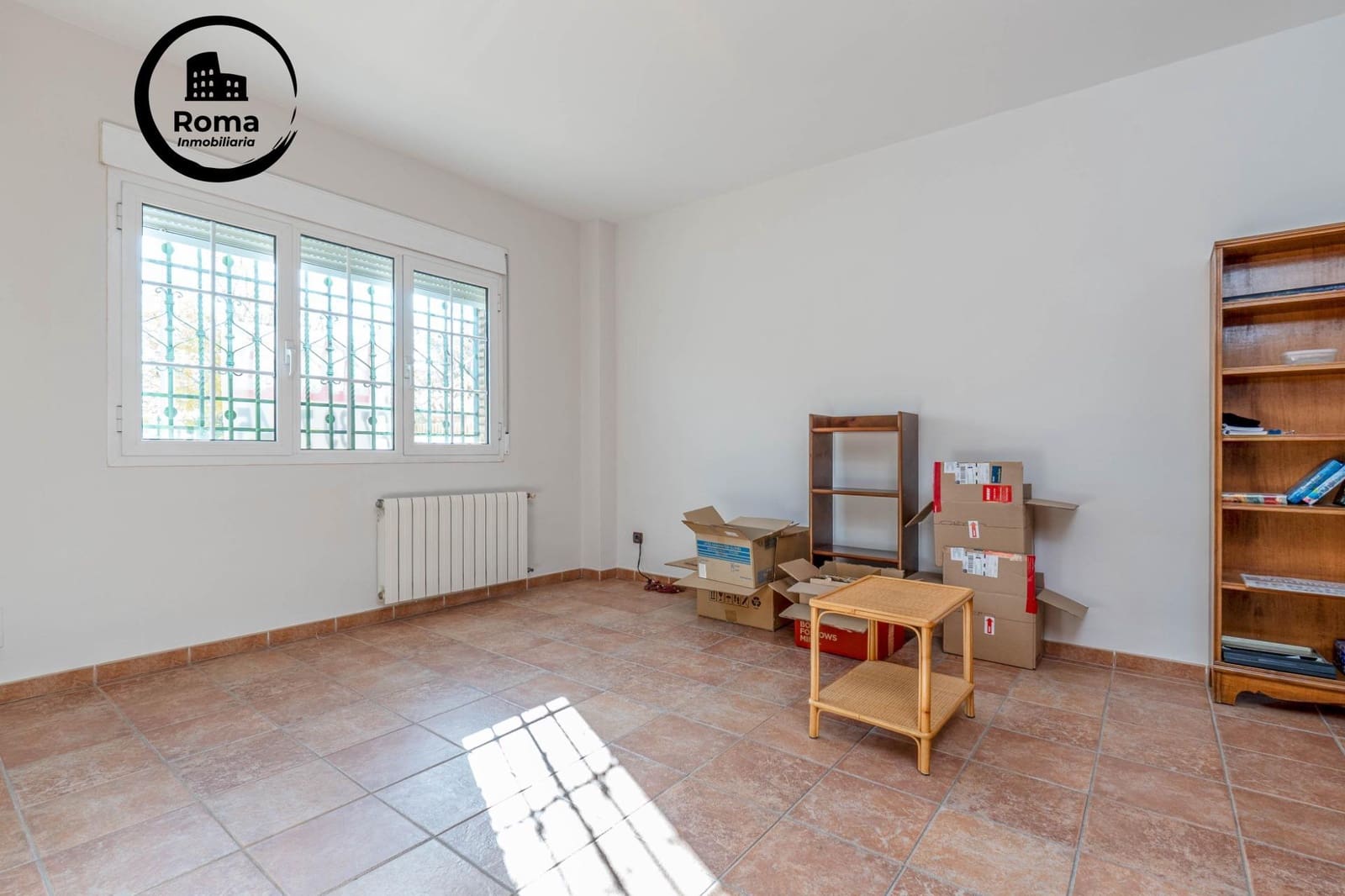 5 bedroom Villa for sale in Santa Fe with pool garage - € 490,000 (Ref: 9586664)