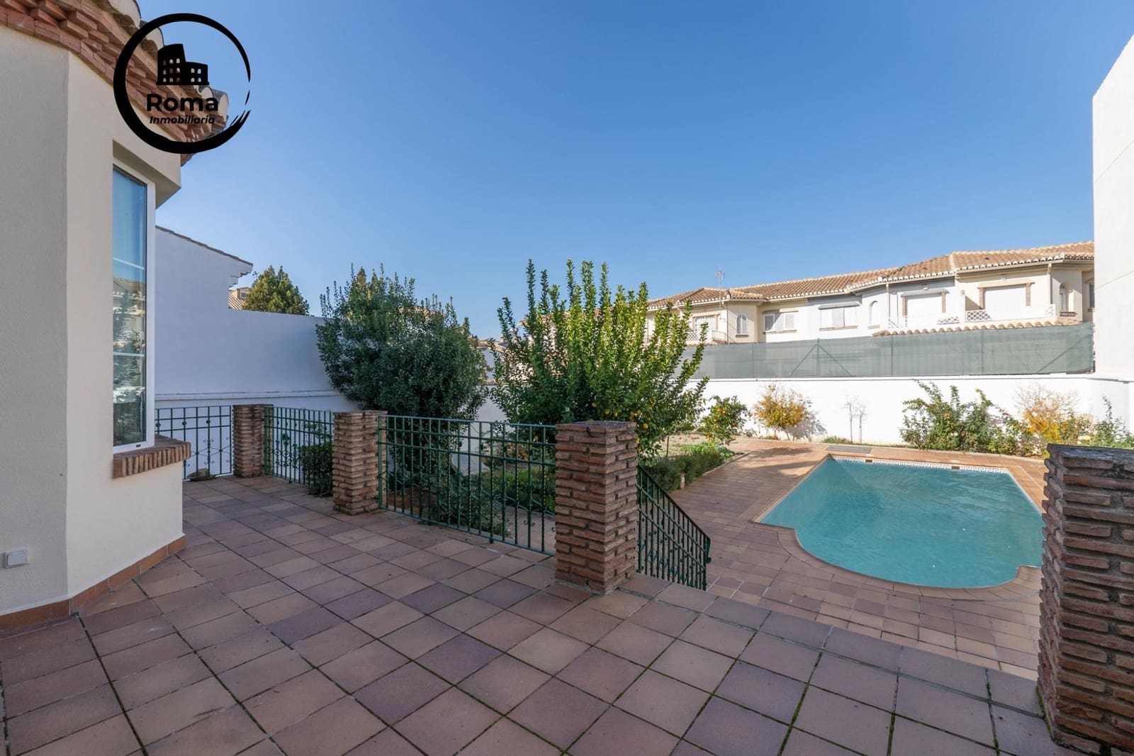 5 bedroom Villa for sale in Santa Fe with pool garage - € 490,000 (Ref: 9586664)