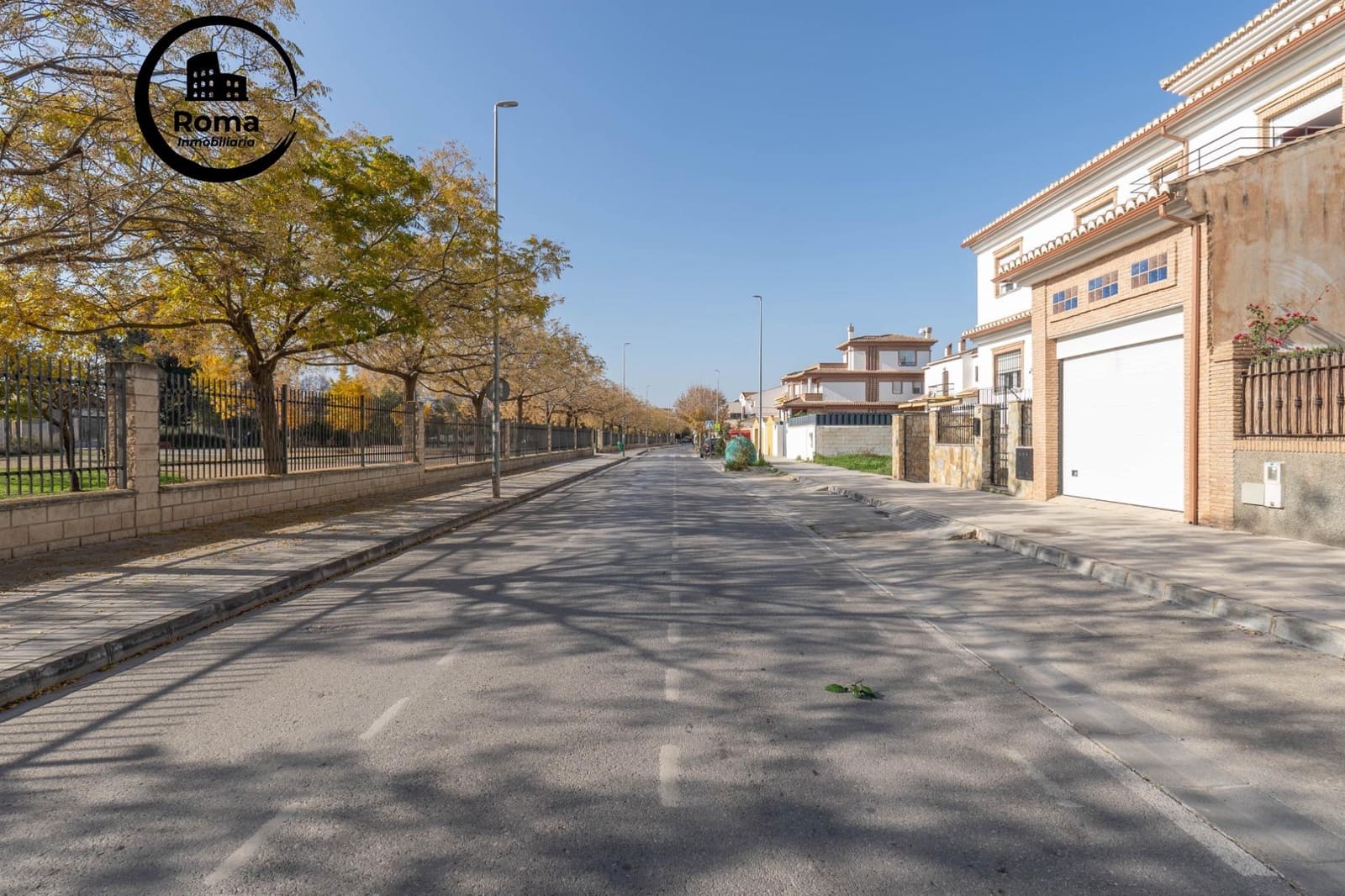 5 bedroom Villa for sale in Santa Fe with pool garage - € 490,000 (Ref: 9586664)