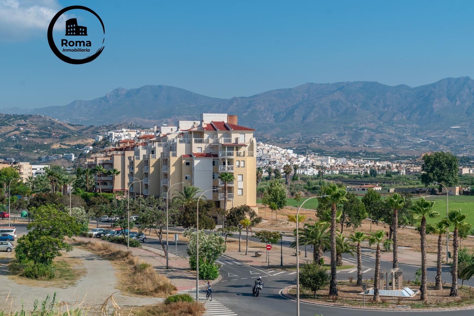 3 bedroom Flat for sale in Salobrena with pool garage - € 320,000 (Ref: 9591438)