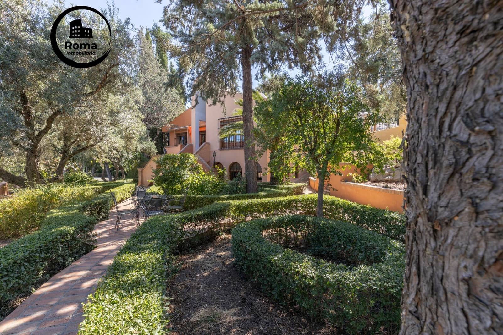 11 bedroom Villa for sale in Huetor Vega with garage - € 850,000 (Ref: 9591441)