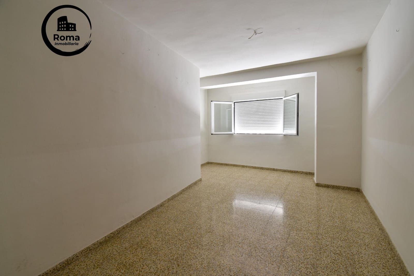 4 bedroom Townhouse for sale in Maracena with garage - € 225,000 (Ref: 9591453)