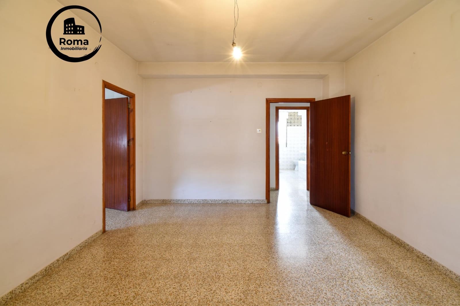 4 bedroom Townhouse for sale in Maracena with garage - € 225,000 (Ref: 9591453)