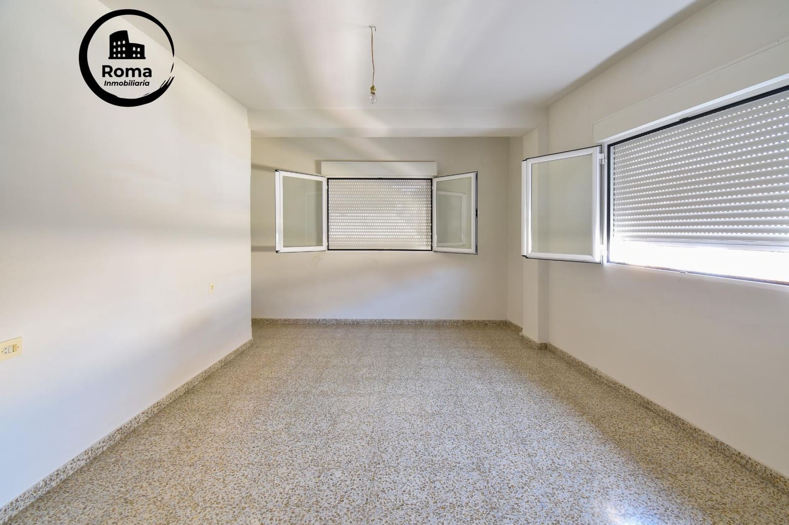 4 bedroom Townhouse for sale in Maracena with garage - € 225,000 (Ref: 9591453)