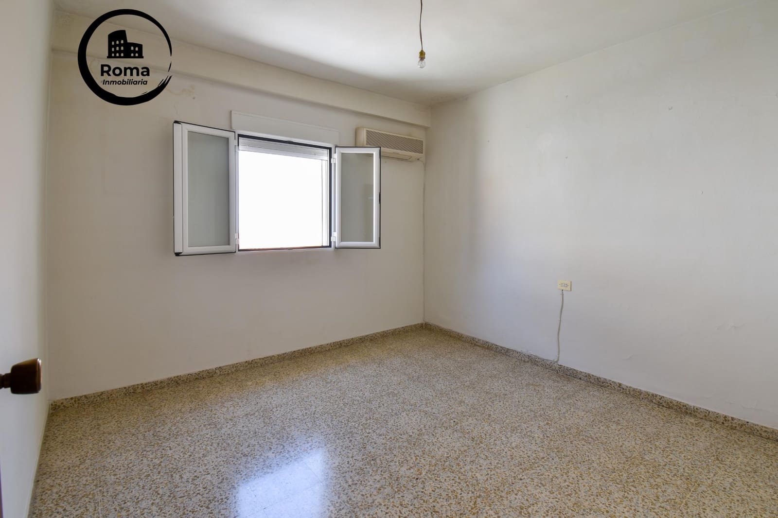 4 bedroom Townhouse for sale in Maracena with garage - € 225,000 (Ref: 9591453)