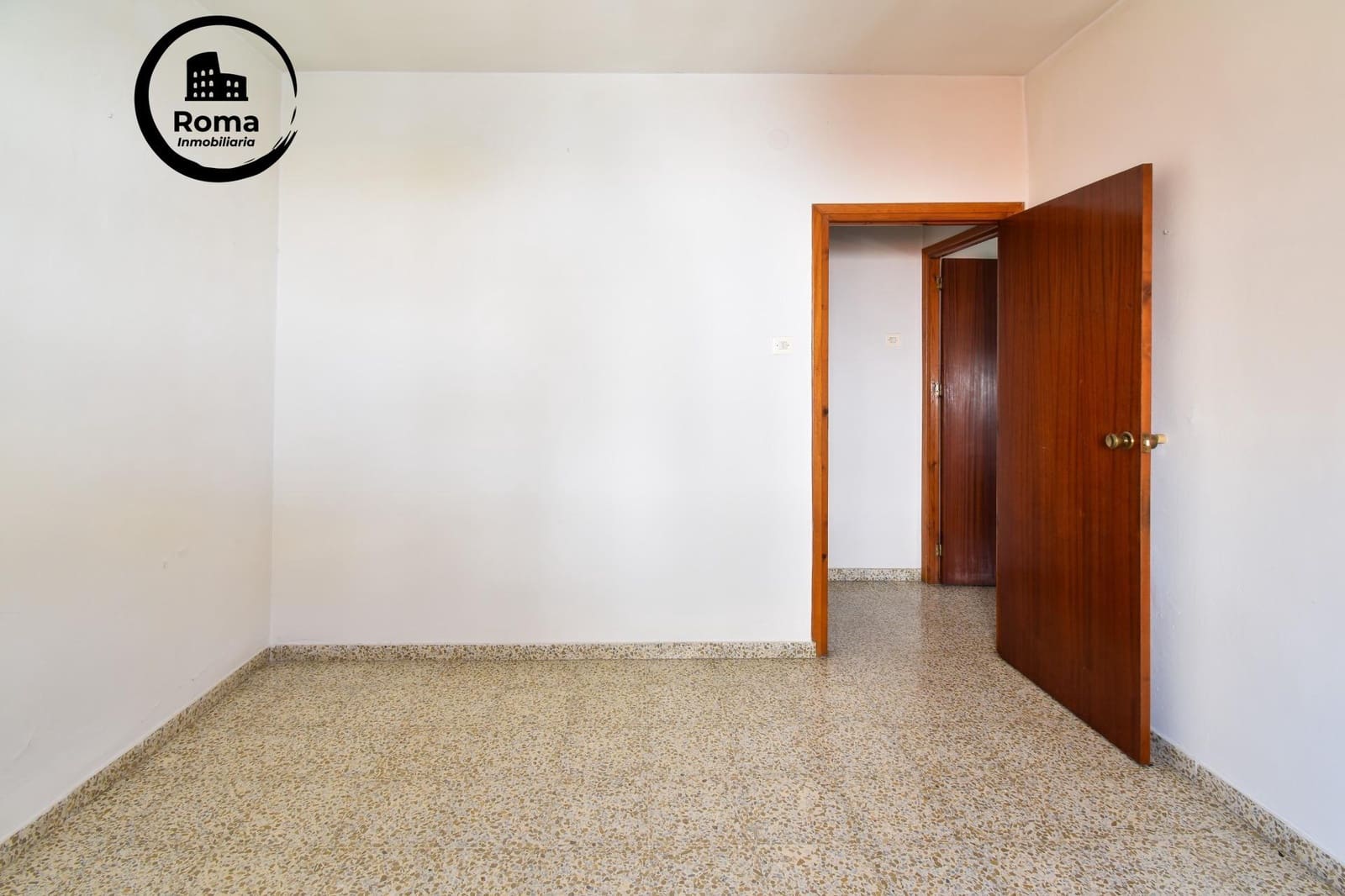 4 bedroom Townhouse for sale in Maracena with garage - € 225,000 (Ref: 9591453)