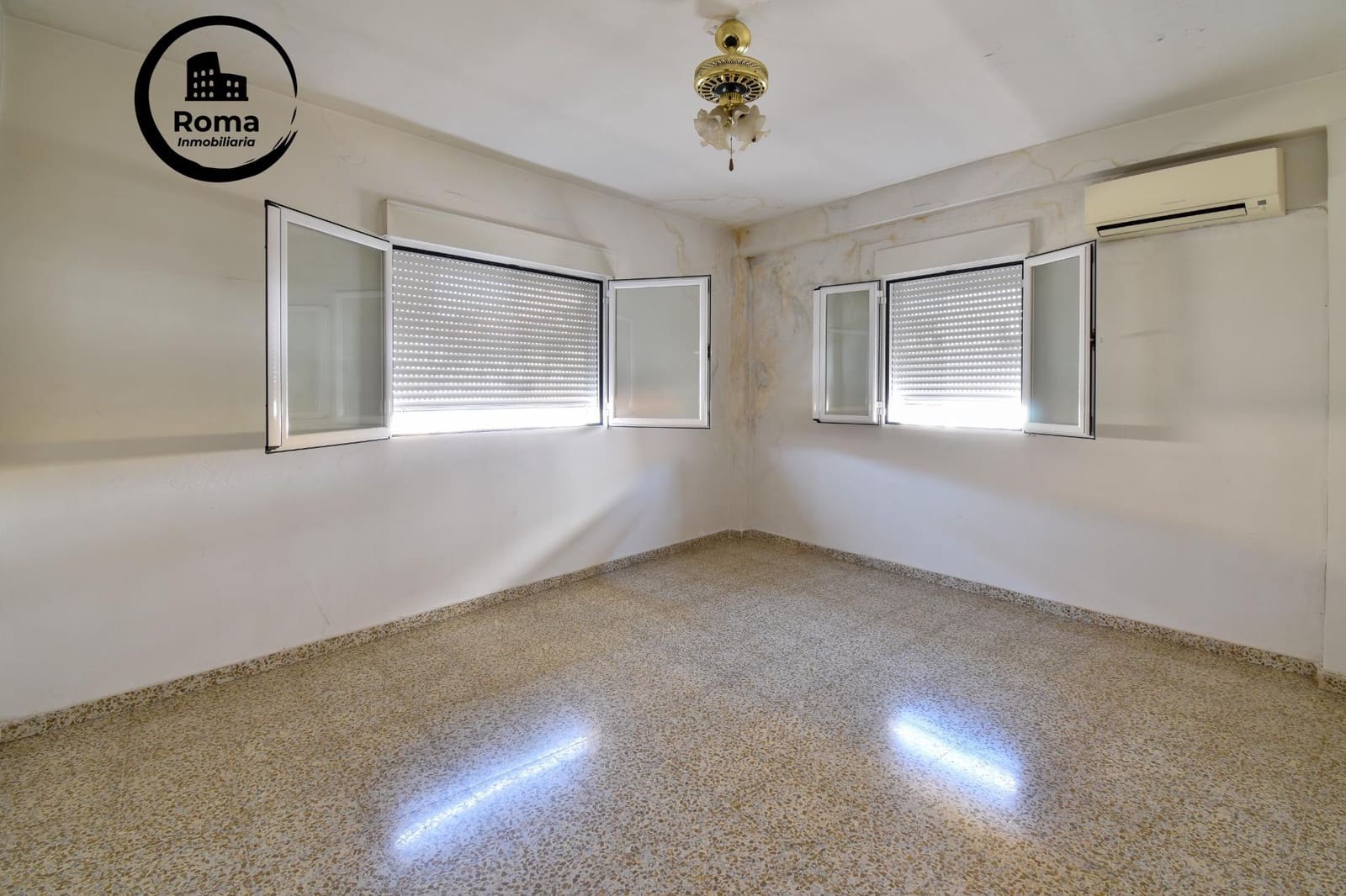 4 bedroom Townhouse for sale in Maracena with garage - € 225,000 (Ref: 9591453)