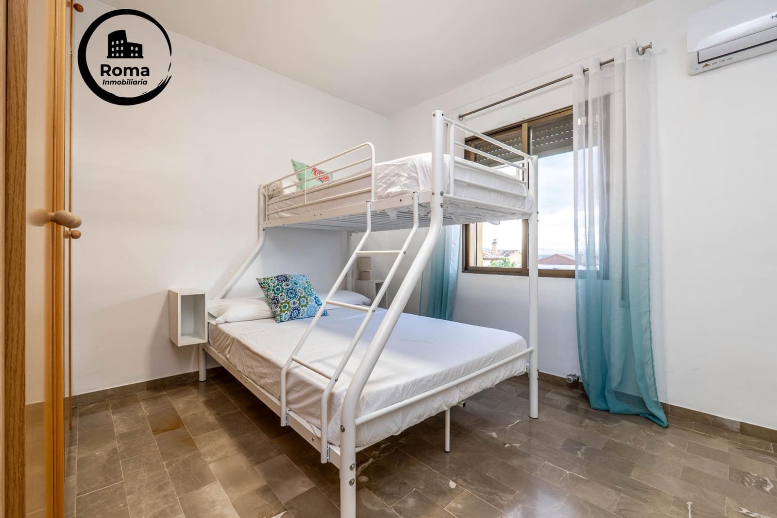 4 quarto Moradia Geminada para venda em Huetor Vega com piscina - 315 000 € (Ref: 9591456)