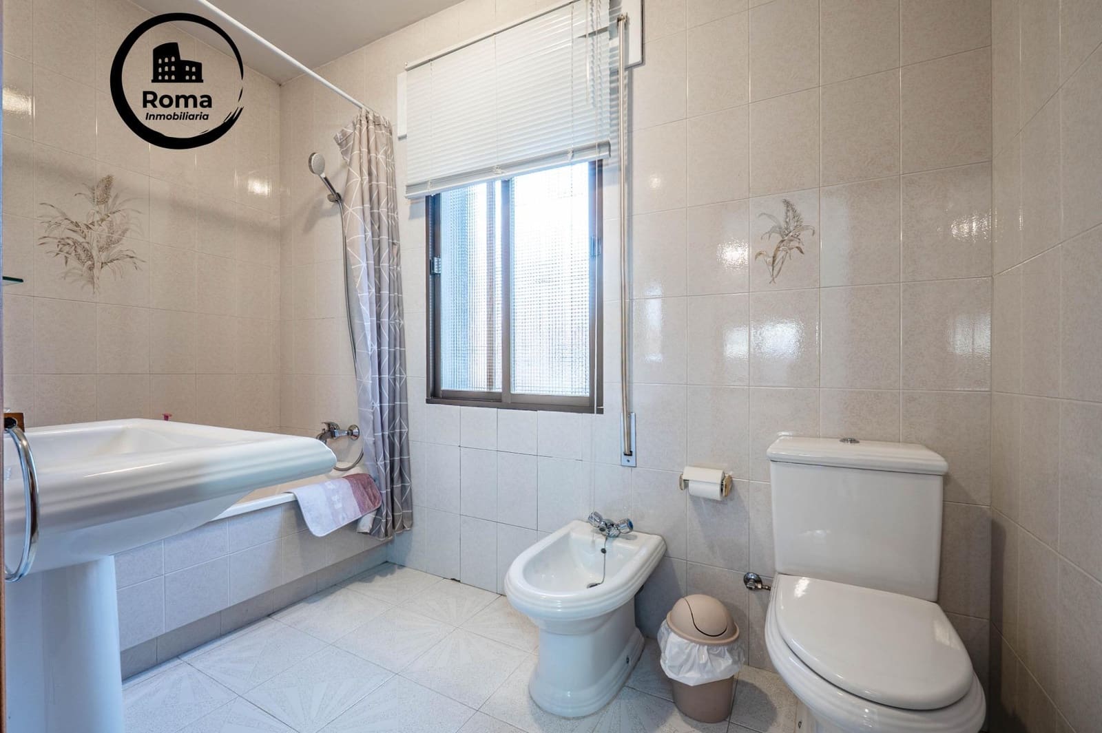 4 quarto Moradia Geminada para venda em Huetor Vega com piscina - 315 000 € (Ref: 9591456)