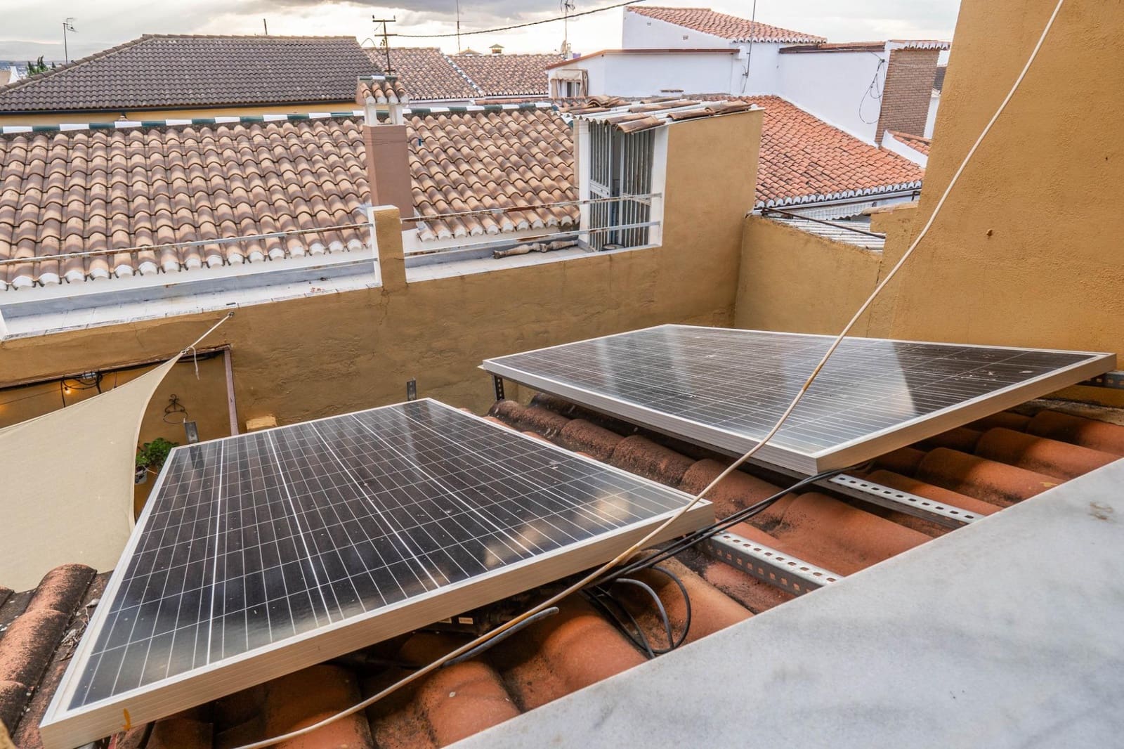 4 quarto Moradia Geminada para venda em Huetor Vega com piscina - 315 000 € (Ref: 9591458)