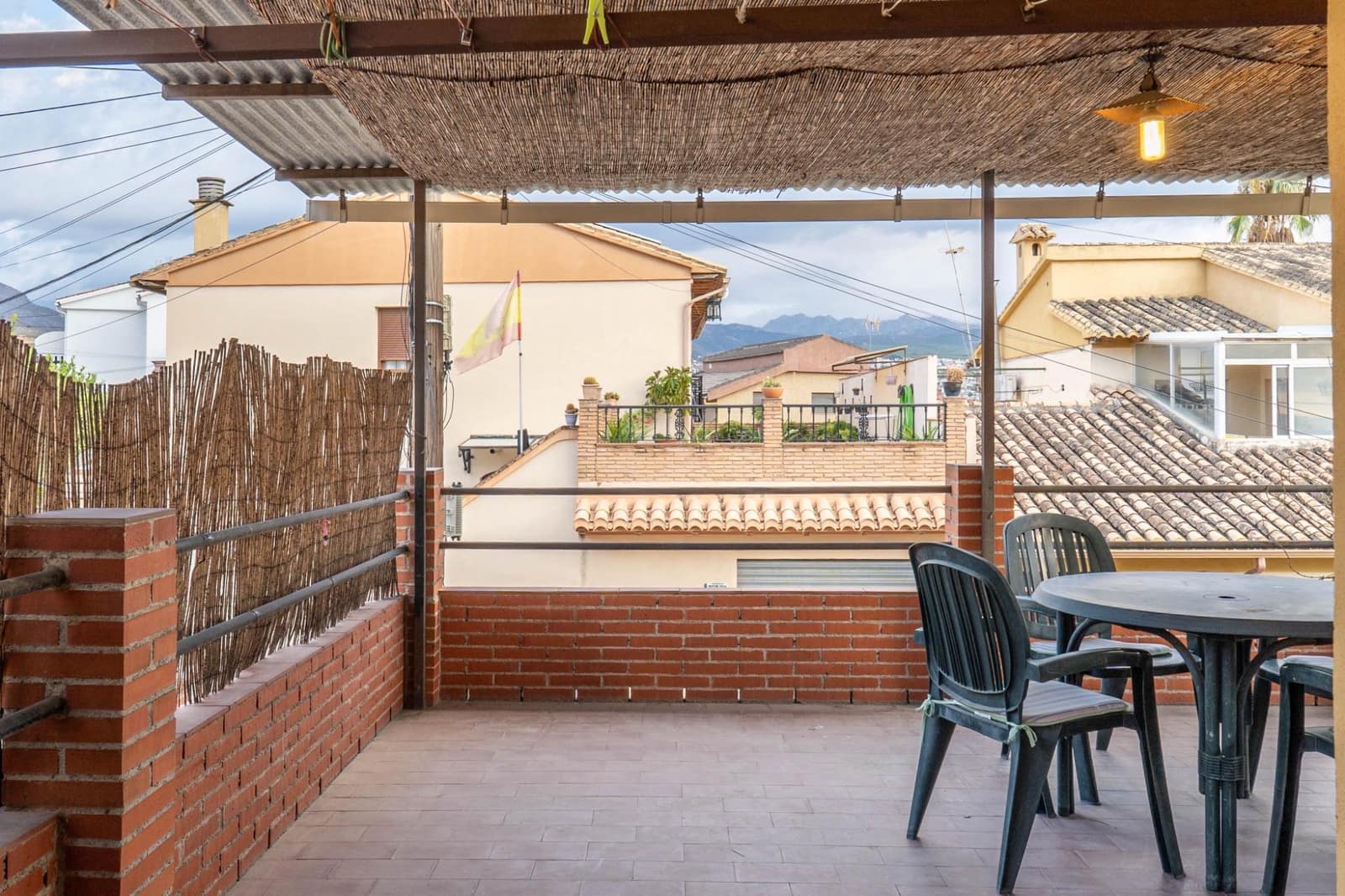 4 quarto Moradia Geminada para venda em Huetor Vega com piscina - 315 000 € (Ref: 9591458)