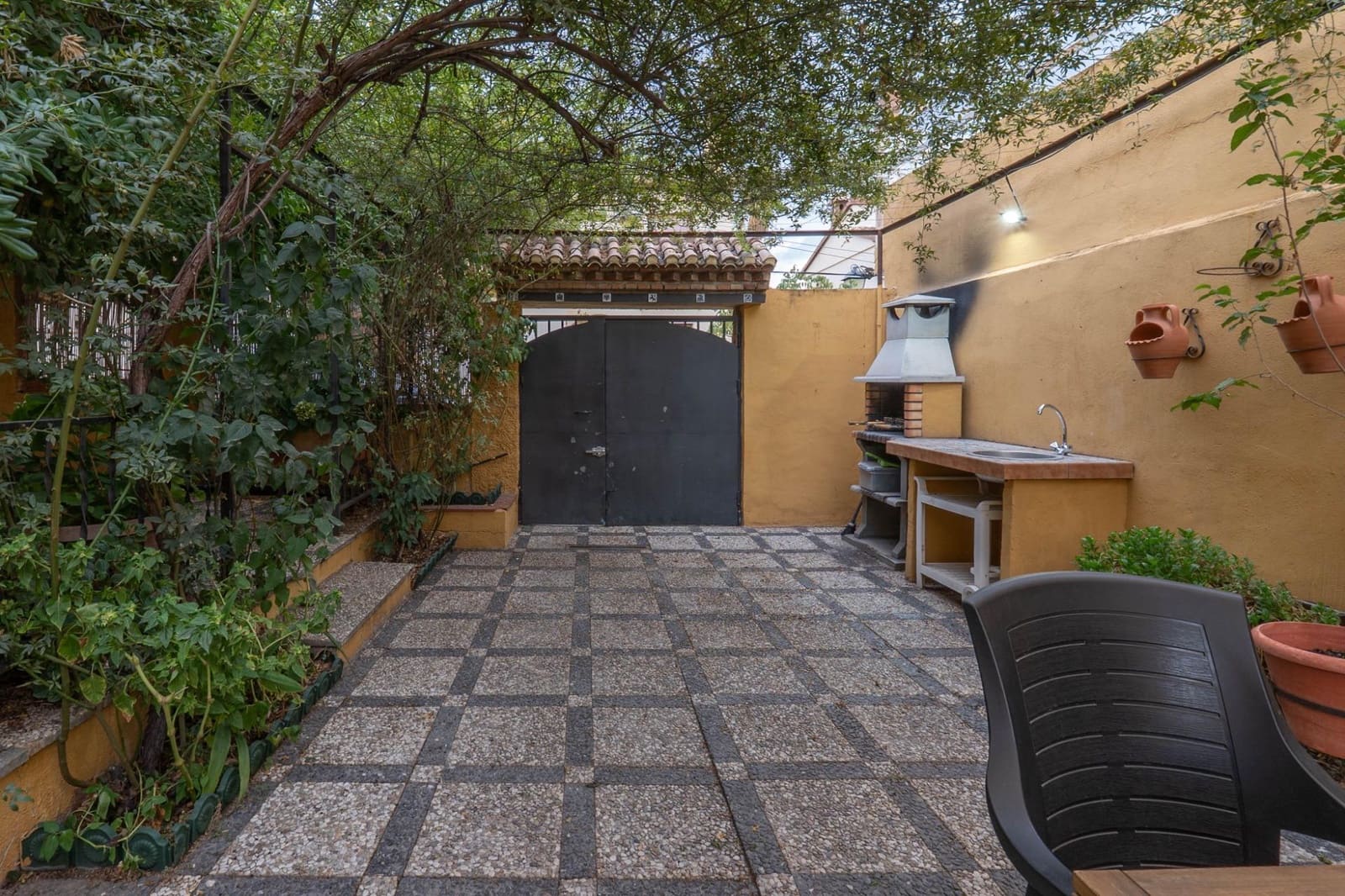 4 quarto Moradia Geminada para venda em Huetor Vega com piscina - 315 000 € (Ref: 9591458)