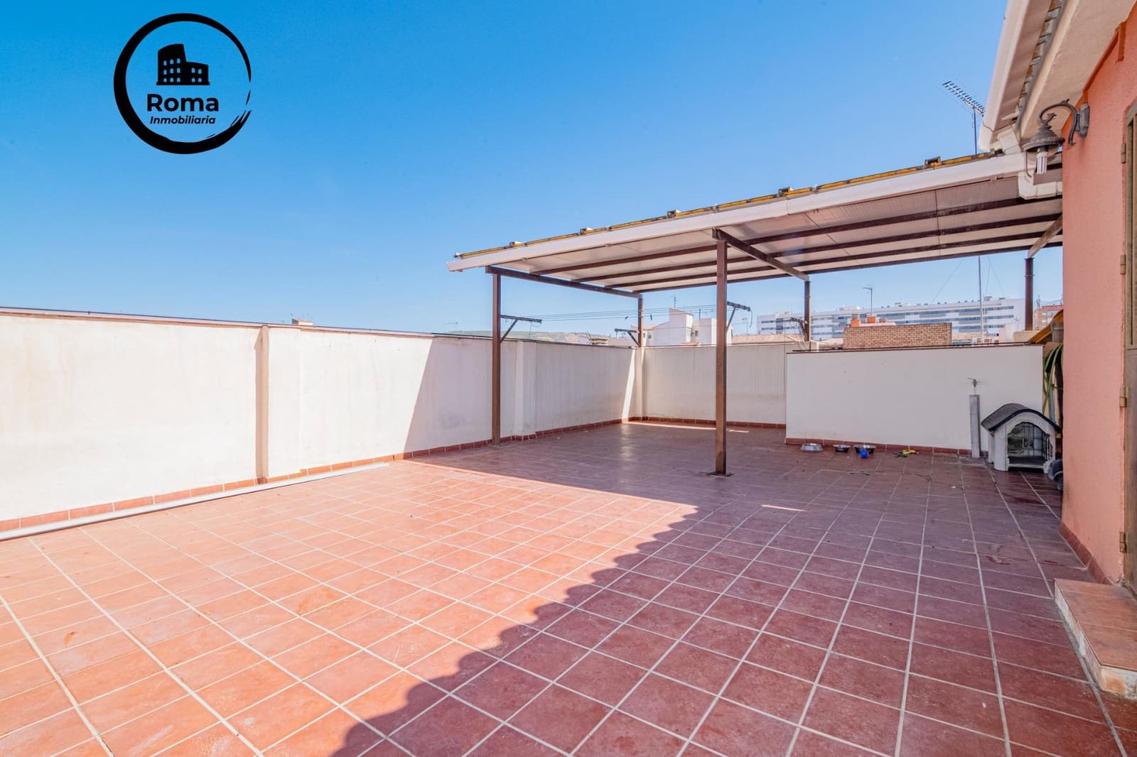 Adosado de 6 habitaciones en Granada ciudad en venta - 385.000 € (Ref: 9596310)