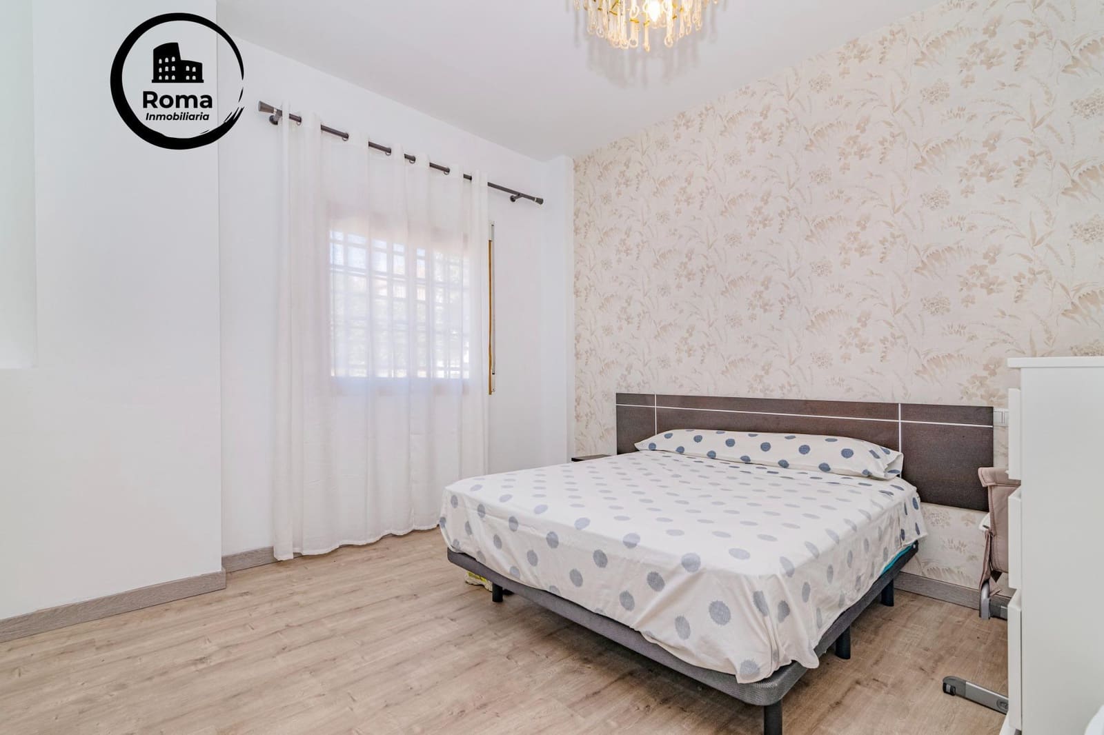 Adosado de 6 habitaciones en Granada ciudad en venta - 385.000 € (Ref: 9596310)