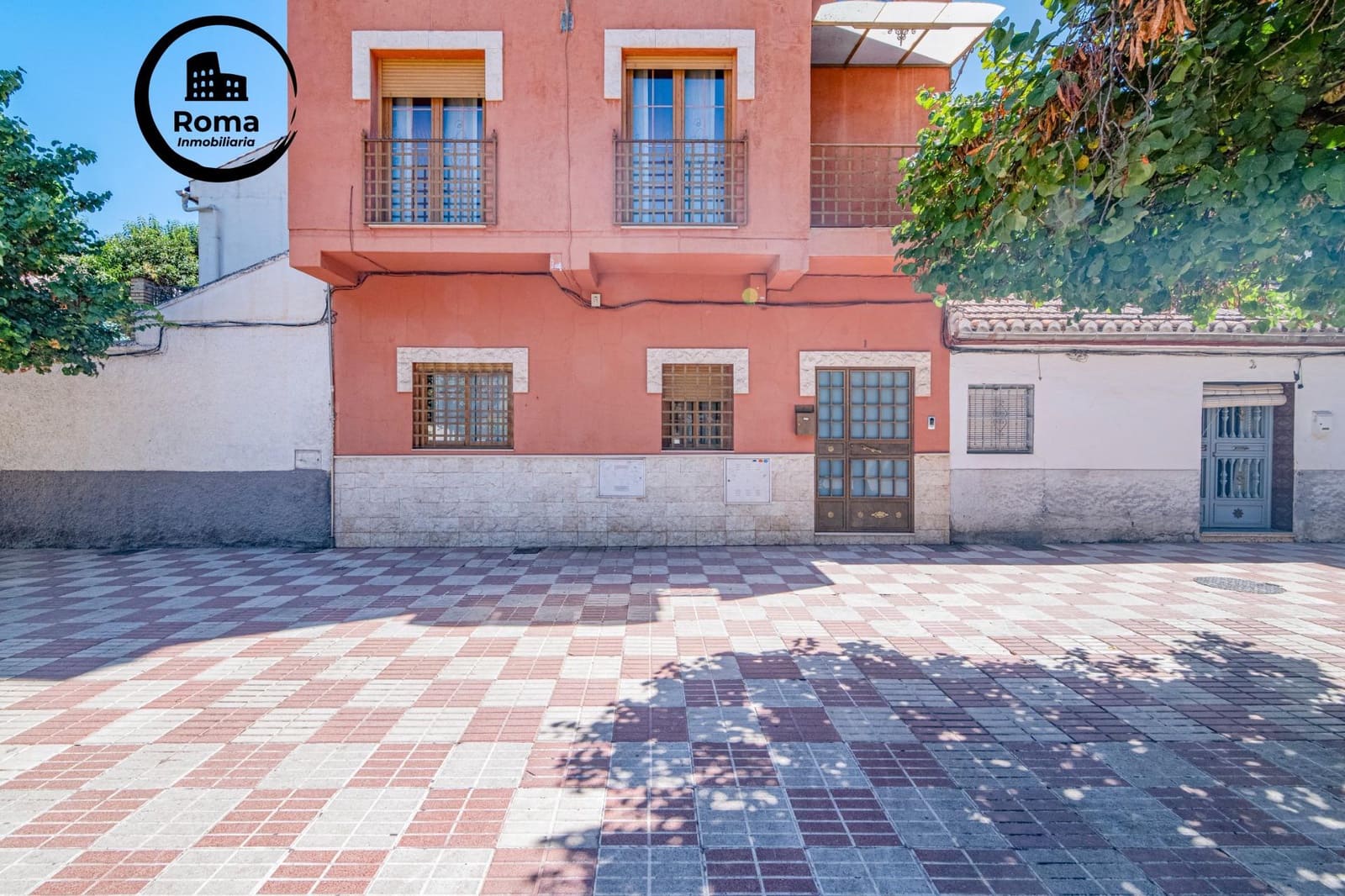 Adosado de 6 habitaciones en Granada ciudad en venta - 385.000 € (Ref: 9596310)