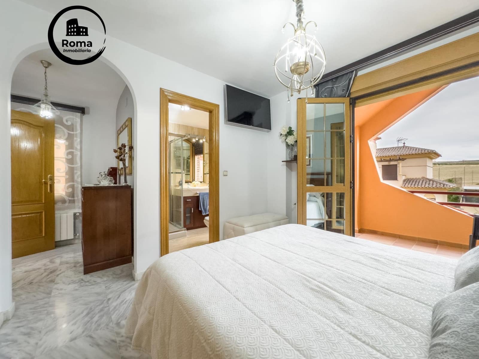 Pareado de 4 habitaciones en Las Gabias en venta con piscina garaje - 385.000 € (Ref: 9596329)