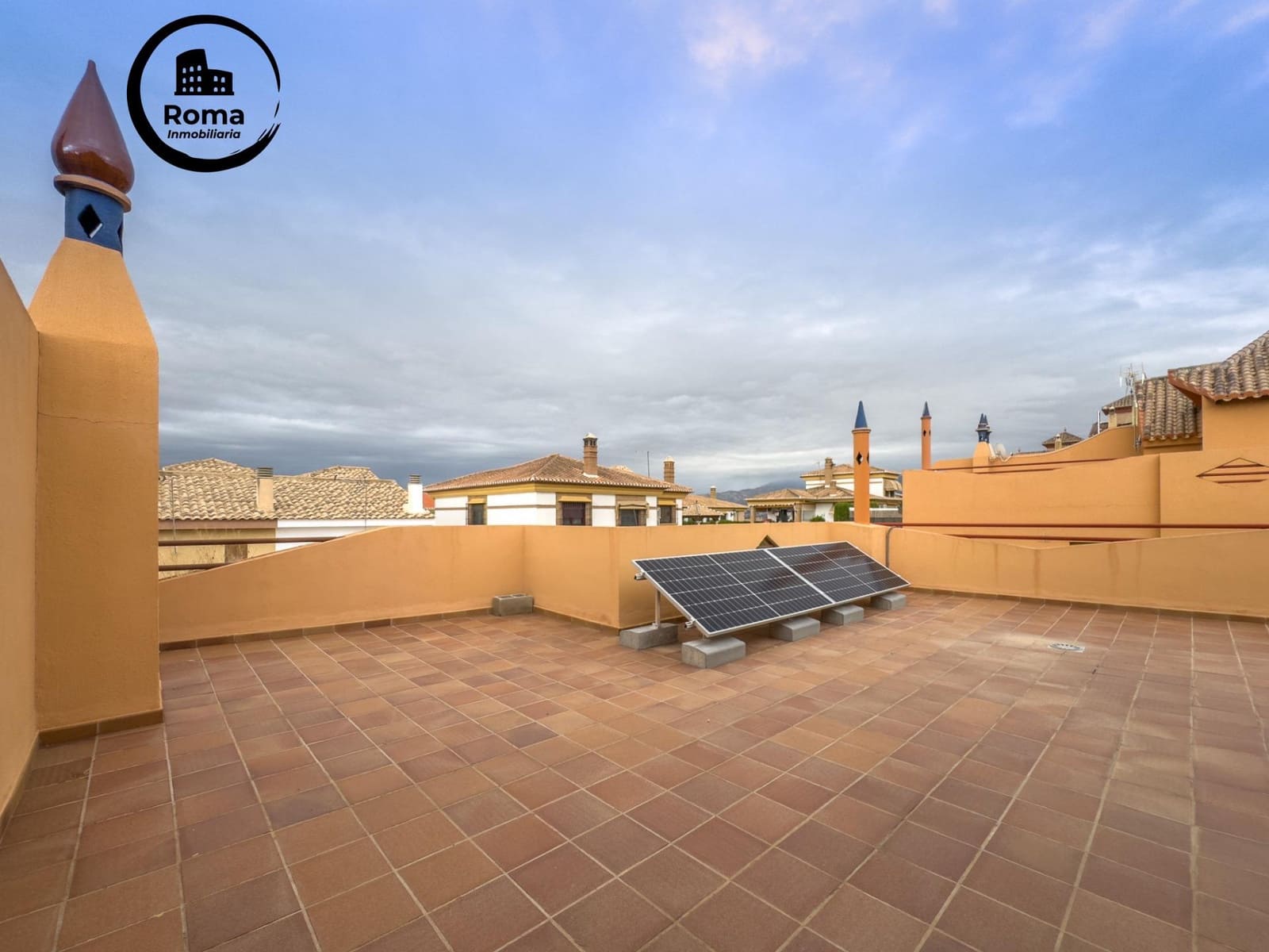 Pareado de 4 habitaciones en Las Gabias en venta con piscina garaje - 385.000 € (Ref: 9596329)