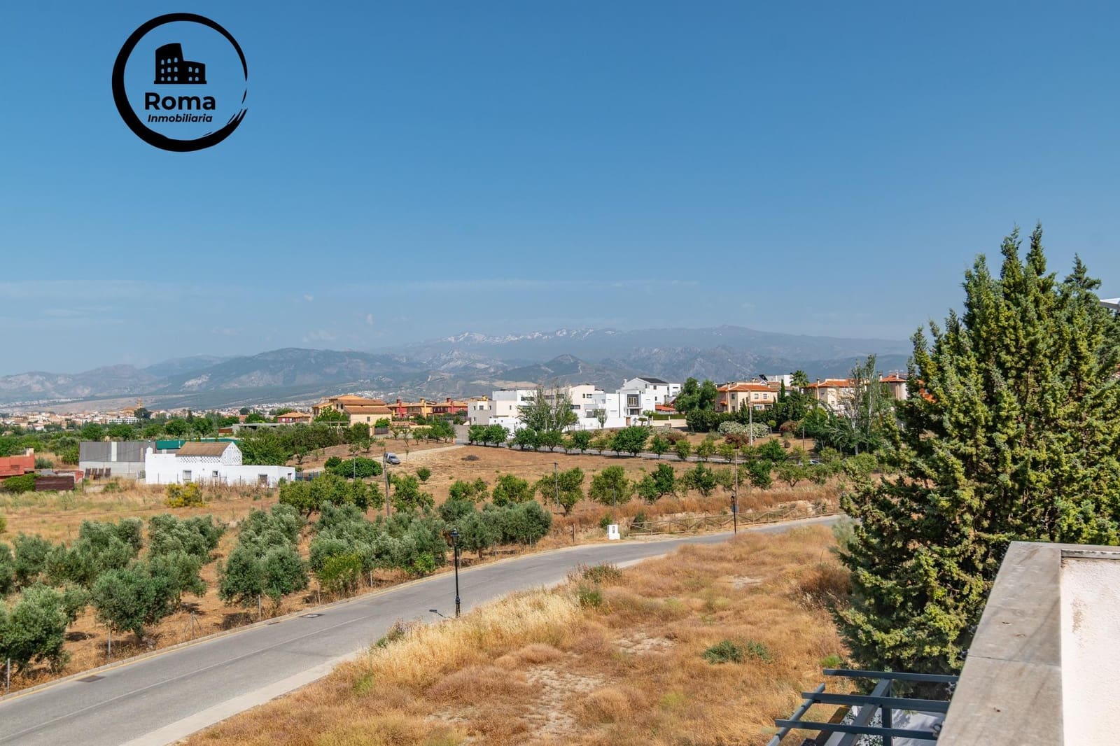 Chalet de 4 habitaciones en Alhendín en venta con piscina garaje - 469.000 € (Ref: 9605120)