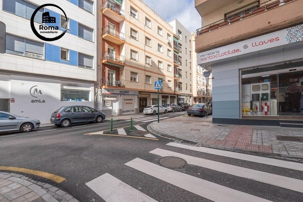 Piso de 4 habitaciones en Granada ciudad en venta - 265.000 € (Ref: 9605143)