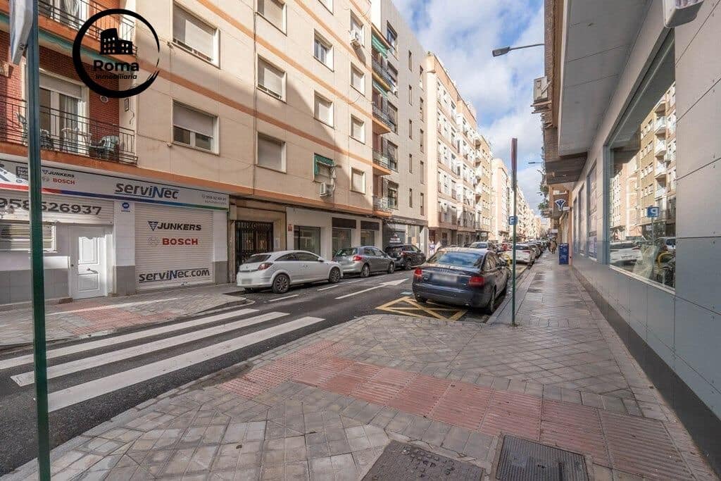 Piso de 4 habitaciones en Granada ciudad en venta - 265.000 € (Ref: 9605143)