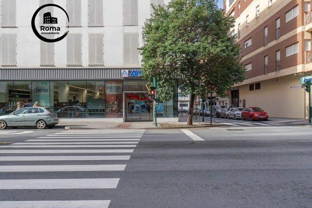 Piso de 4 habitaciones en Granada ciudad en venta - 265.000 € (Ref: 9605143)