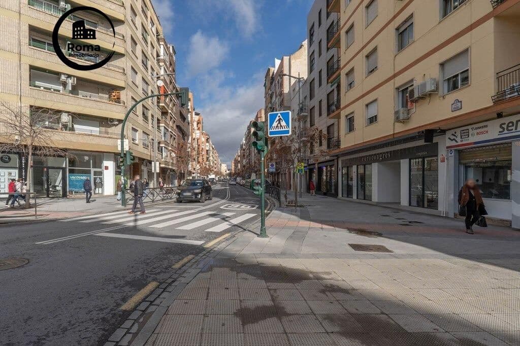 Piso de 4 habitaciones en Granada ciudad en venta - 265.000 € (Ref: 9605143)