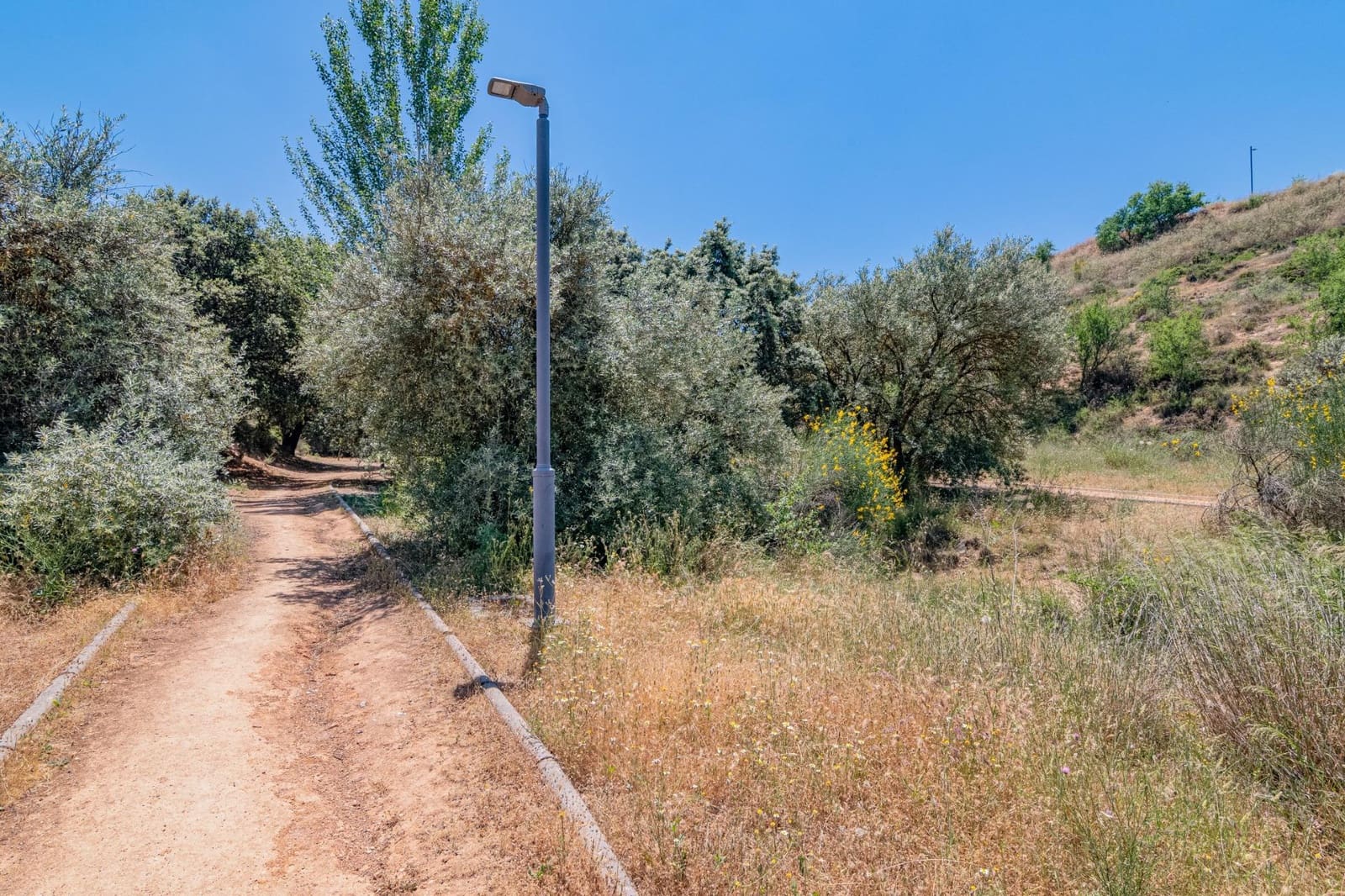 Tomt till salu i La Zubia - 83 000 € (Ref: 9611677)