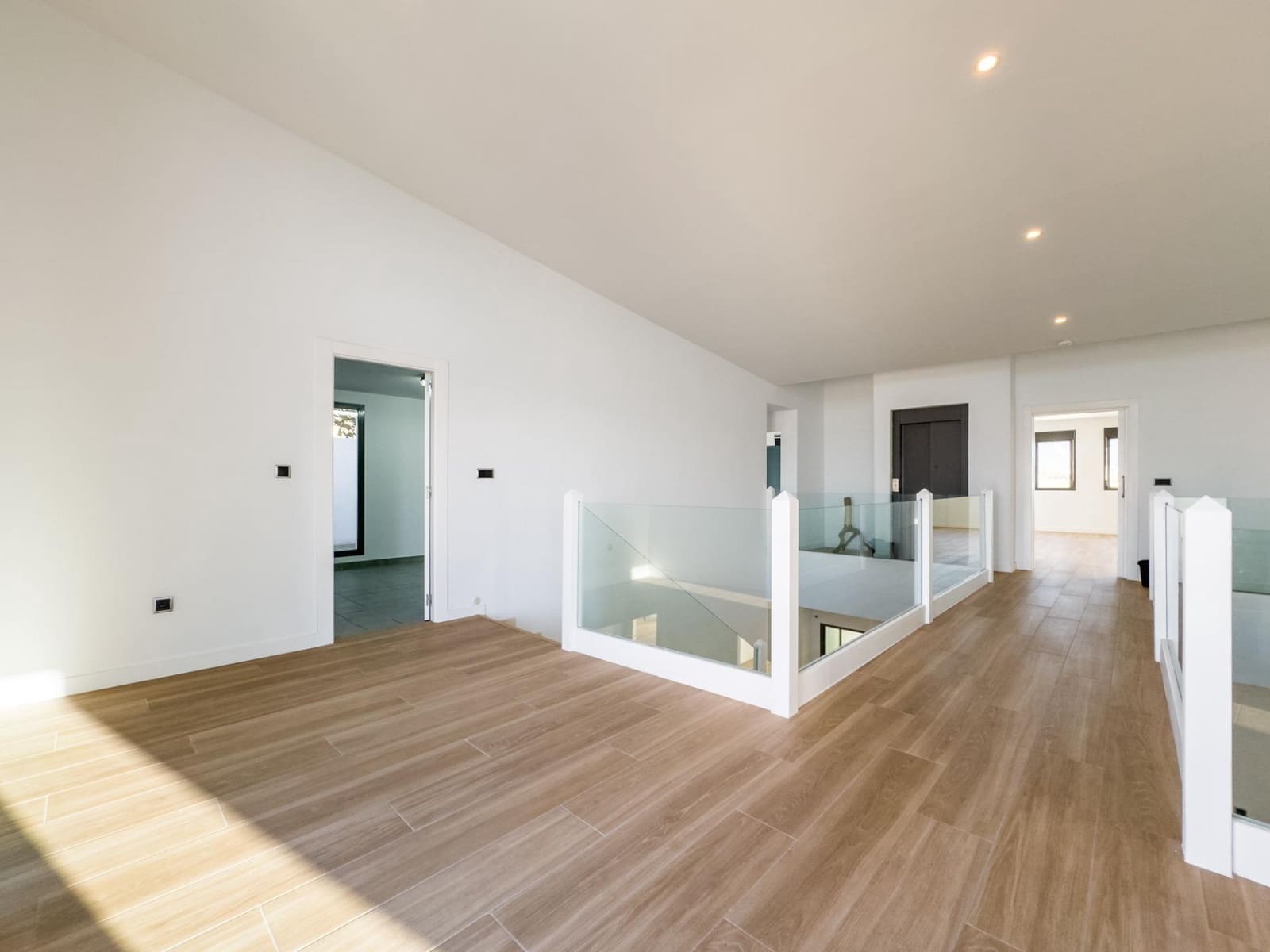 5 chambre Villa/Maison à vendre à La Zubia avec piscine garage - 799 000 € (Ref: 9611679)