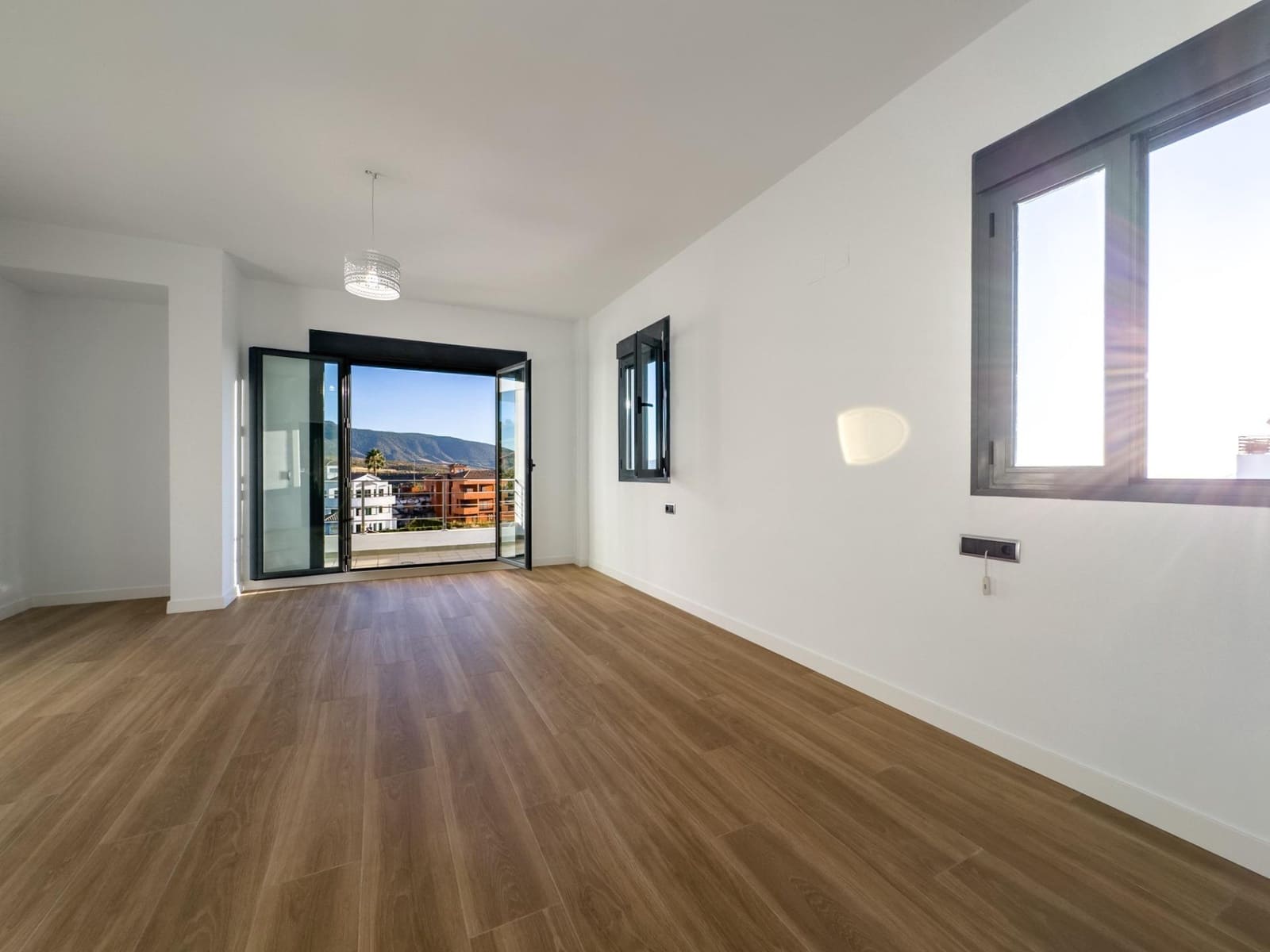 5 chambre Villa/Maison à vendre à La Zubia avec piscine garage - 799 000 € (Ref: 9611679)