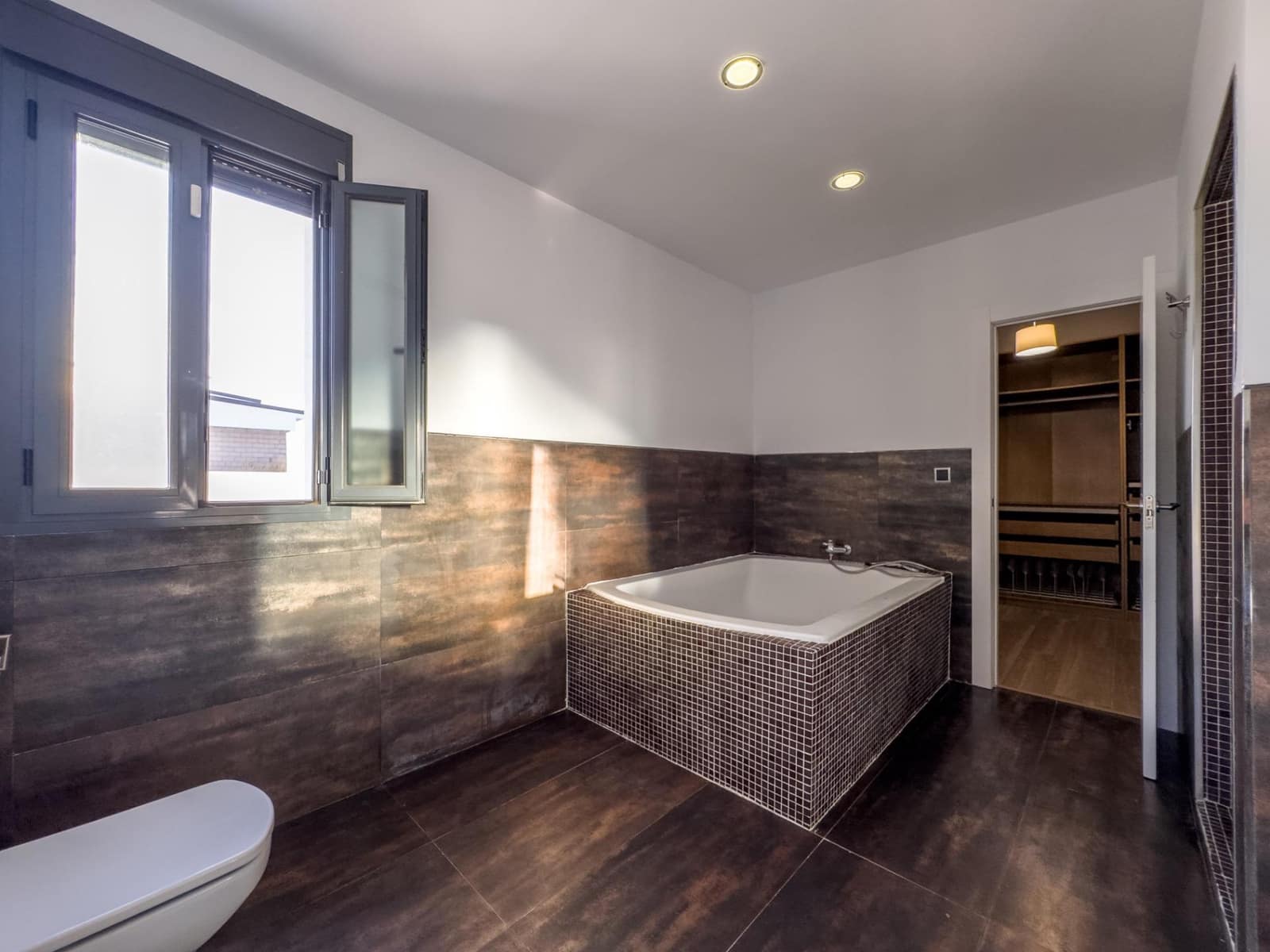 5 chambre Villa/Maison à vendre à La Zubia avec piscine garage - 799 000 € (Ref: 9611679)