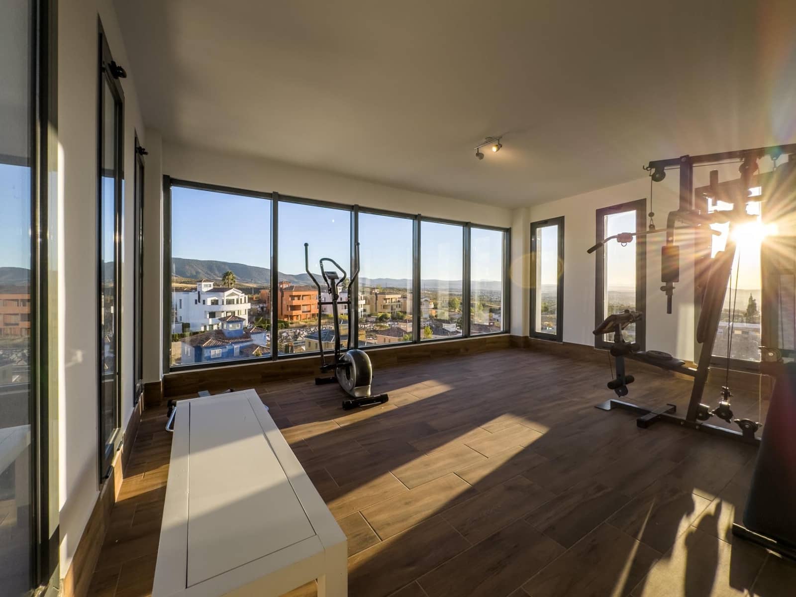 5 chambre Villa/Maison à vendre à La Zubia avec piscine garage - 799 000 € (Ref: 9611679)