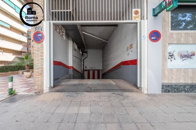 Garage til salg i Granada by - € 35.000 (Ref: 9615987)