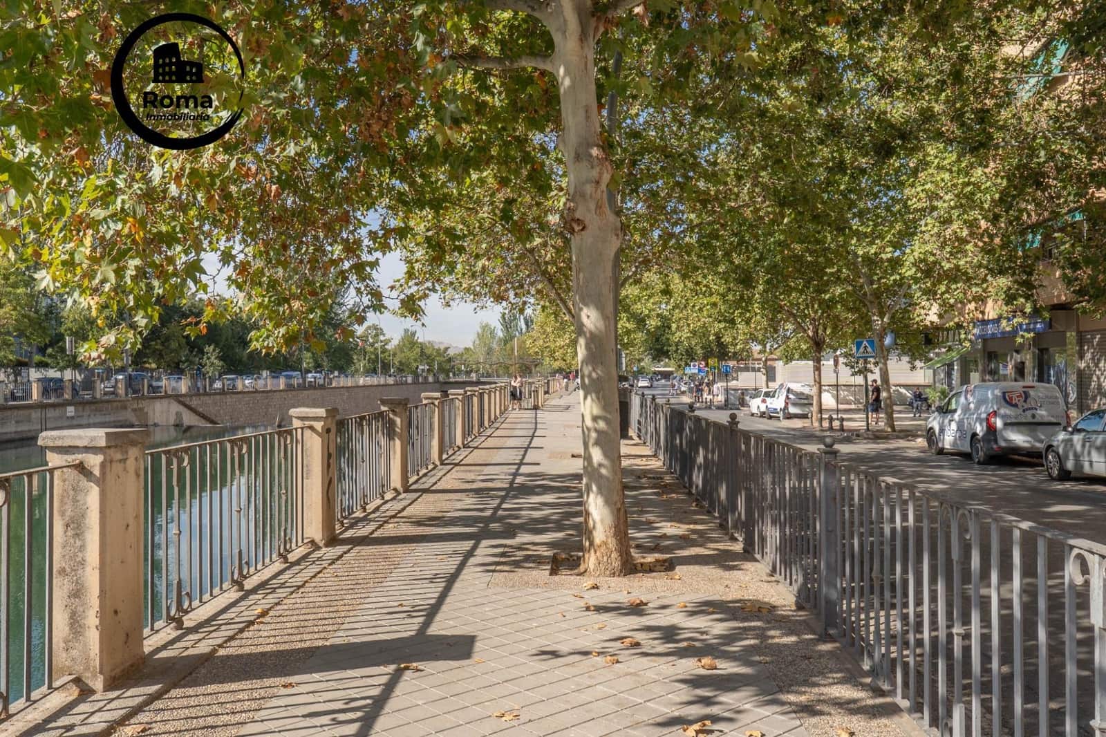 Garage til salg i Granada by - € 35.000 (Ref: 9615987)