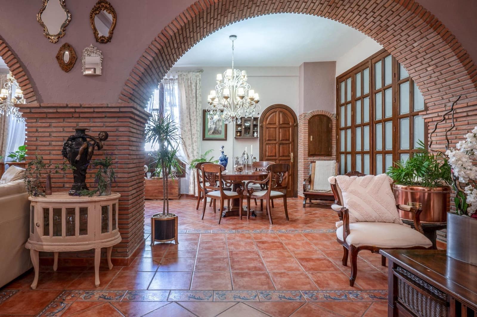 5 bedroom Villa for sale in Ogijares with pool - € 725,000 (Ref: 9615988)