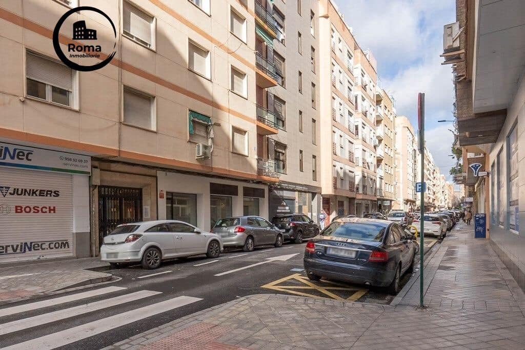 Piso de 4 habitaciones en Granada ciudad en venta - 265.000 € (Ref: 9615999)