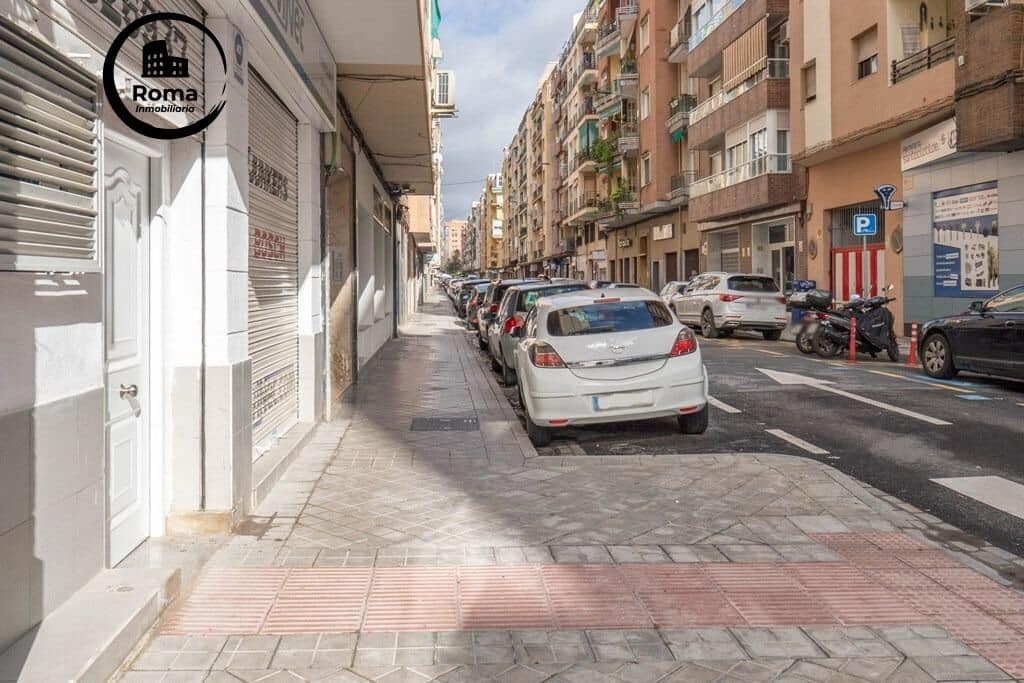 Piso de 4 habitaciones en Granada ciudad en venta - 265.000 € (Ref: 9615999)