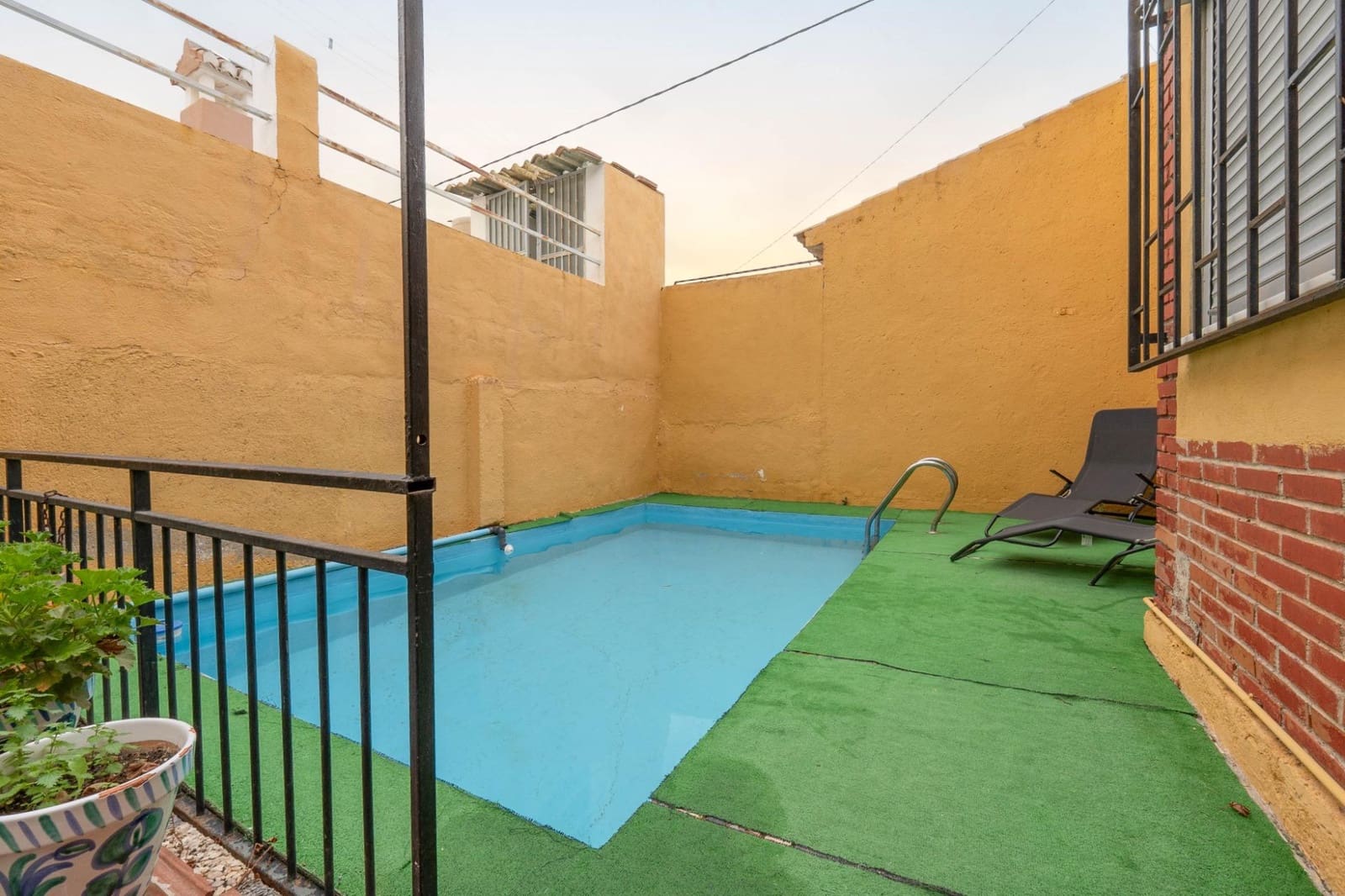 4 bedroom Semi-detached Villa for sale in Huetor Vega with pool - € 315,000 (Ref: 9616006)