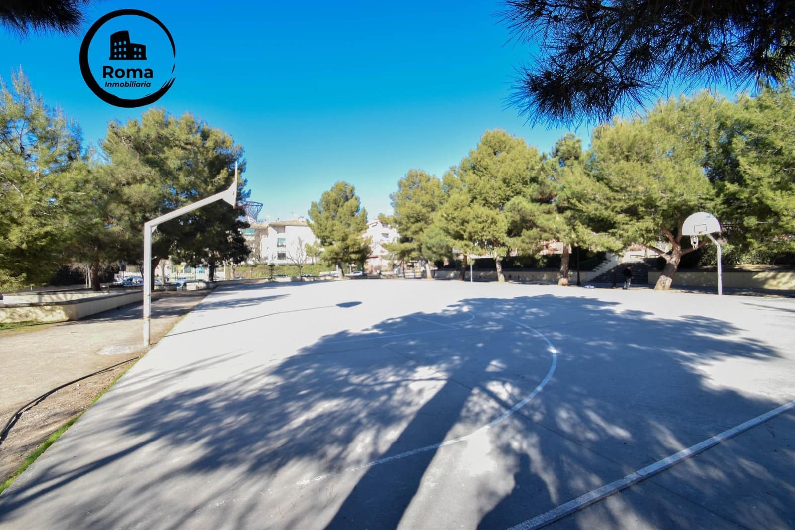 Garage til salg i Granada by - € 6.000 (Ref: 9619423)