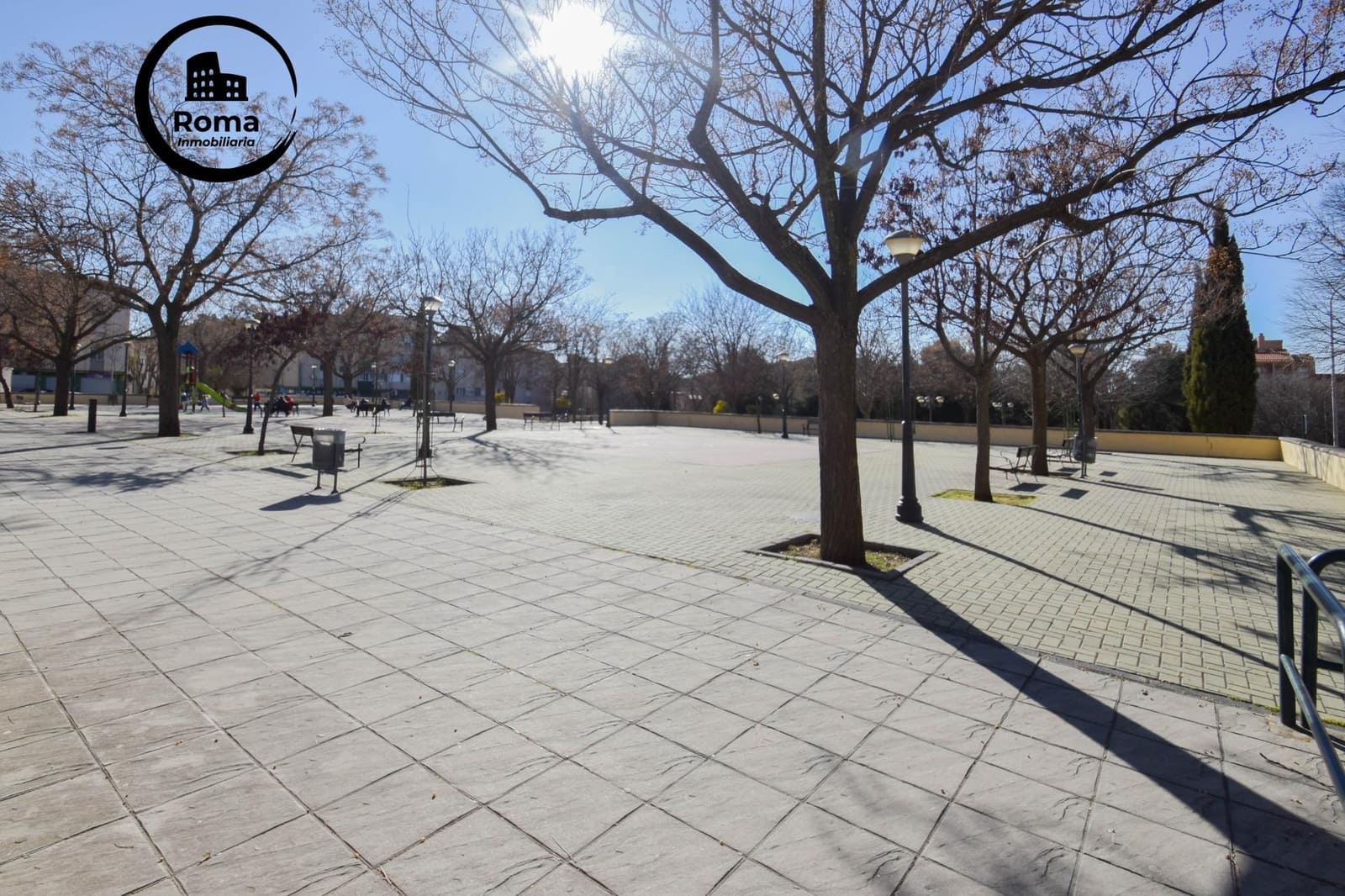 Garage til salg i Granada by - € 6.000 (Ref: 9619423)