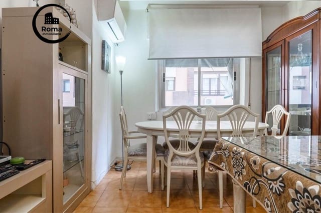 4 bedroom Flat for sale in Camino de Ronda - Rosaleda, Granada city - € 265,000 (Ref: 9619427)